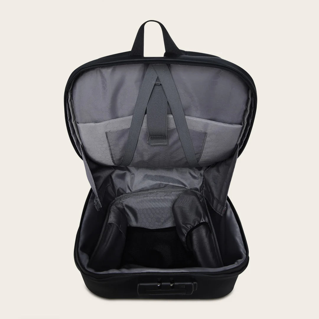 BPCKP75 - Cuadra black hat backpack